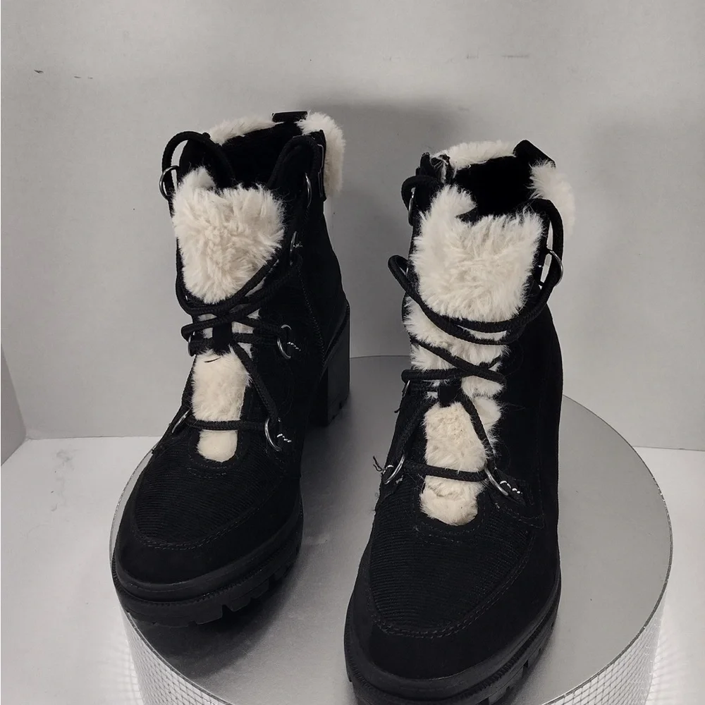 Jelly pop Women's Black and White Boots size 7.5 brand new w/outbox & tags